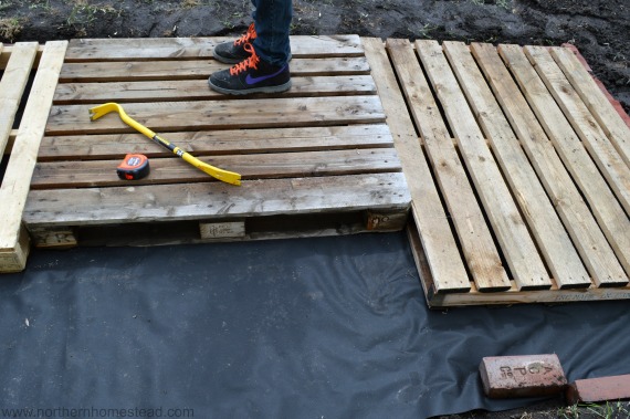 Construire une terrasse en palettes facile