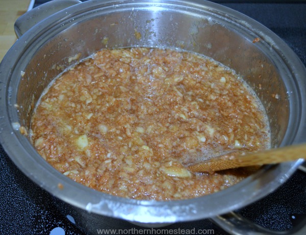 Apple jam in a food process