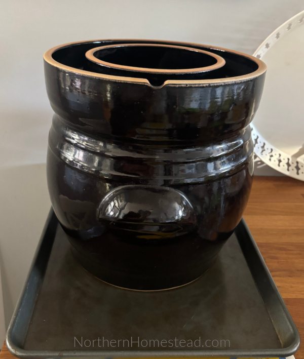 How to make sauerkraut using a water-sealed fermentation crock