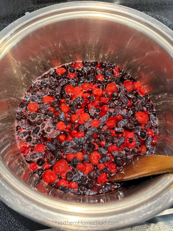 You can also combine several different berries in one pot for a delicious and unique flavor!